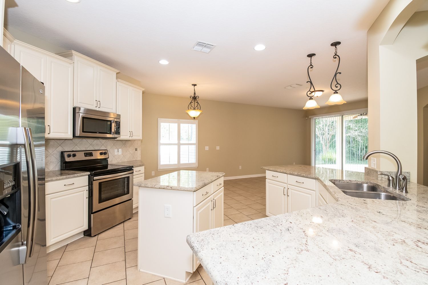 Beautiful kitchen with granite countertops and stainless steel appliances at Invitation Homes Jacksonville.