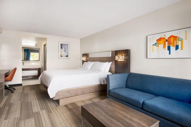 Images Holiday Inn Express Simi Valley by IHG