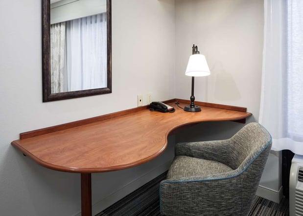 Images Hampton Inn & Suites Cedar Rapids - North