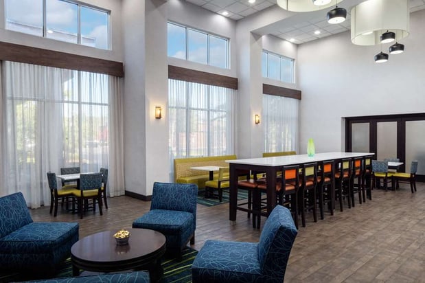 Images Hampton Inn & Suites Savannah - I-95 South - Gateway