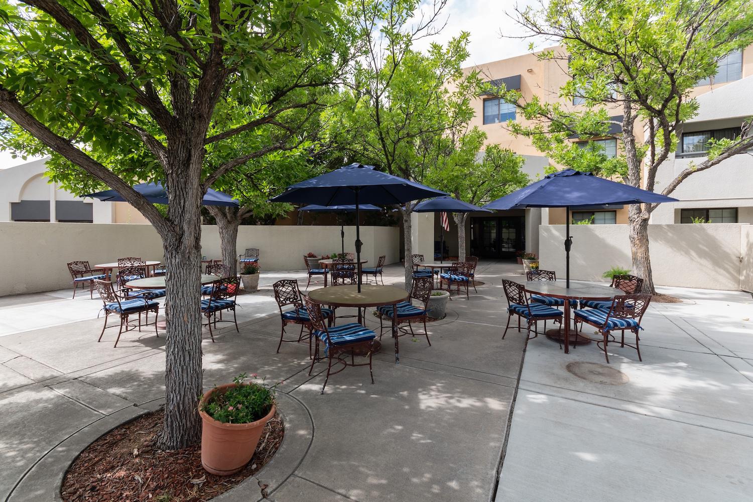 The Montebello on Academy courtyard with tables and chairs