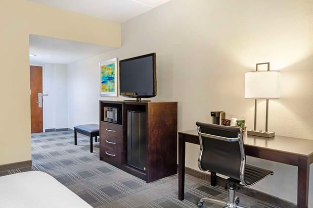 Images Best Western Hartford Hotel & Suites