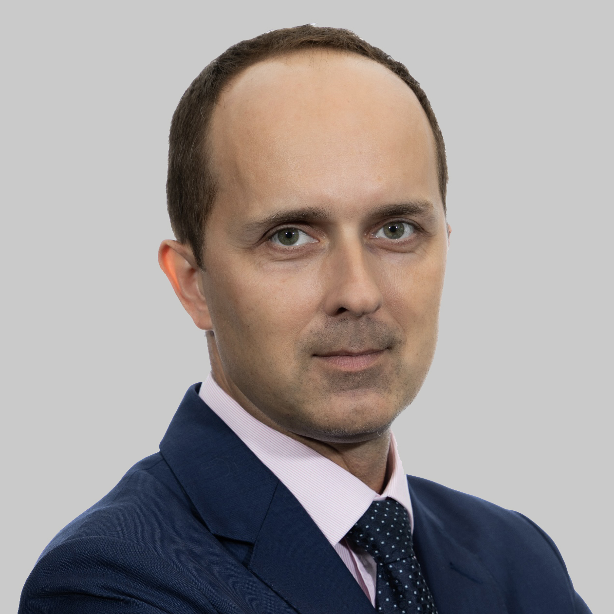 Headshot of Dmytro Rybalko, a wealth advisor at Chase