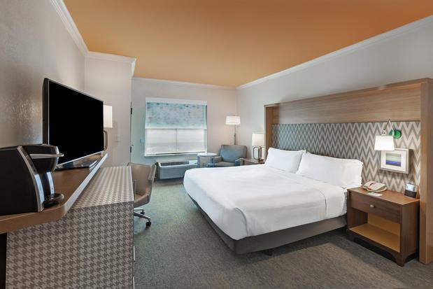 Images Holiday Inn & Suites McKinney - N Allen by IHG