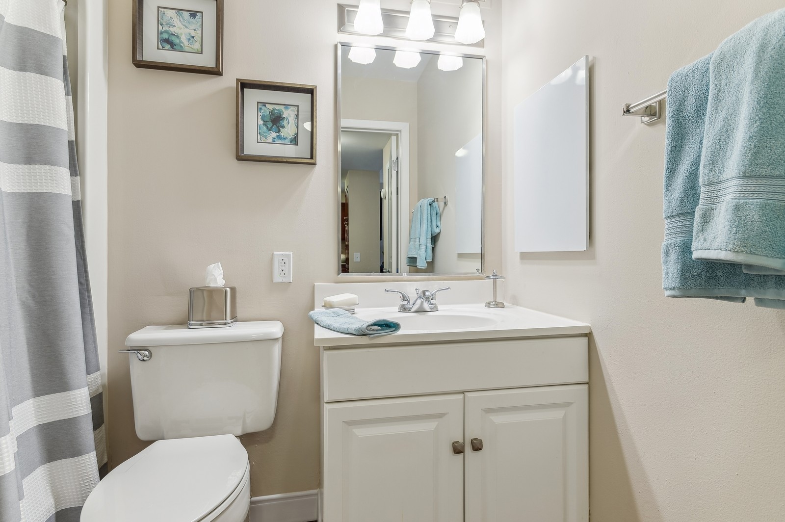 Leisure Park model apartment bathroom Leisure Park Lakewood (732)370-0444