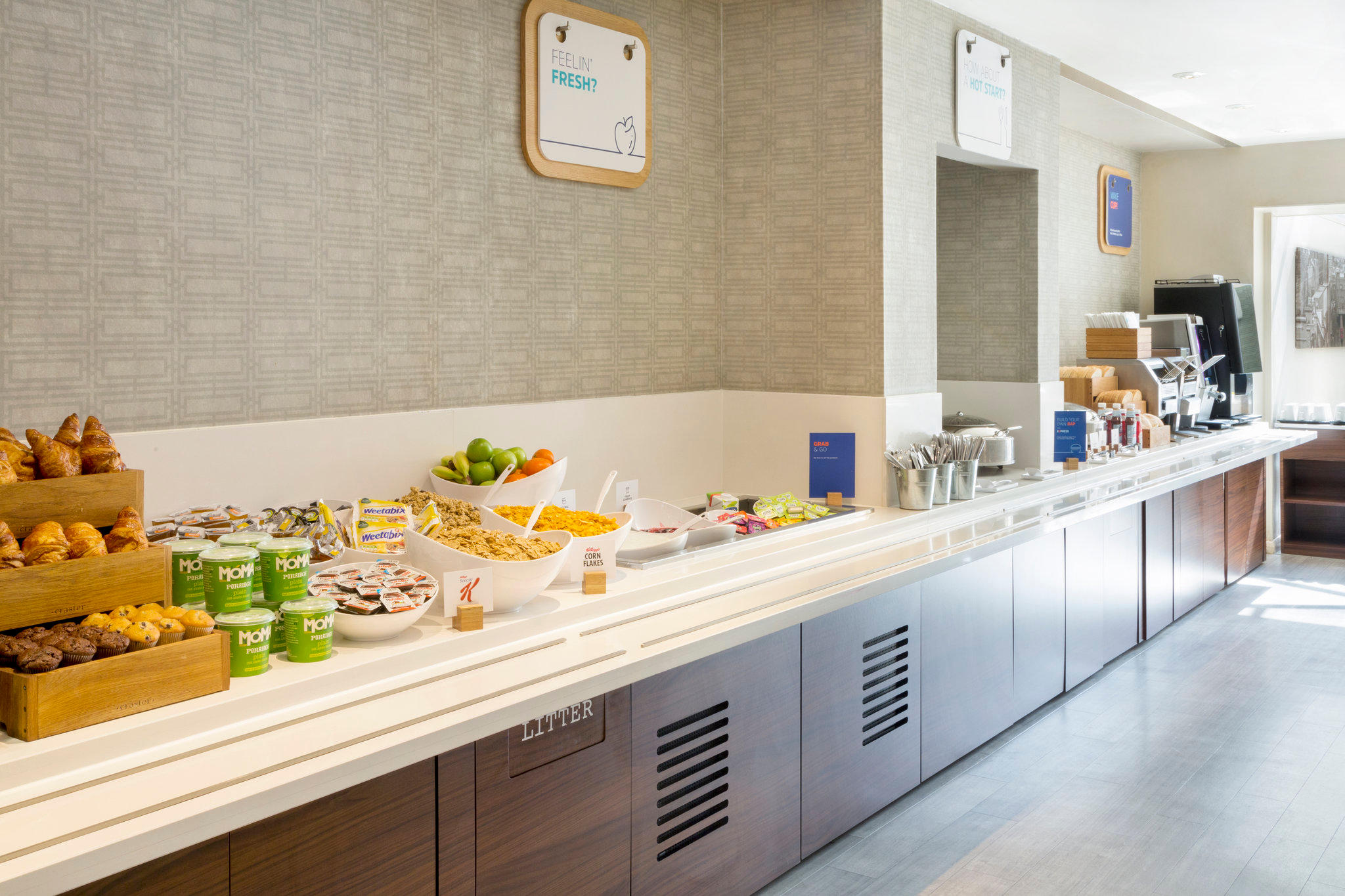 Holiday Inn Express London - Earl's Court, an IHG Hotel London 020 7384 5151