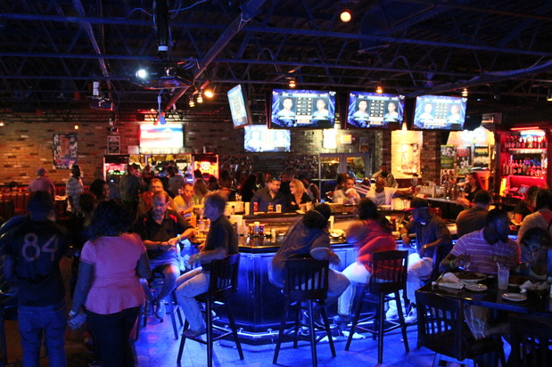 Images Marina 84 Sports Bar & Grill