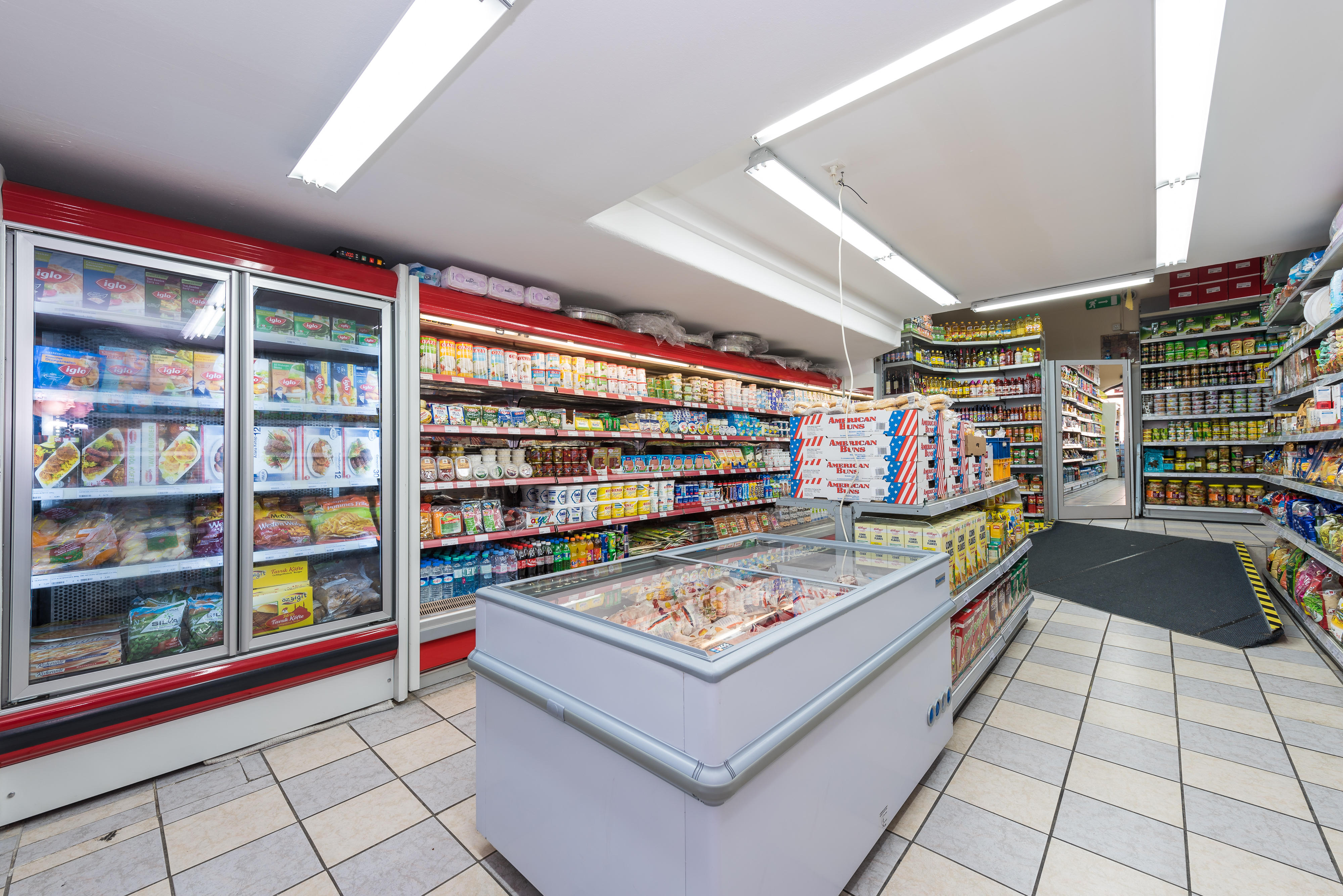 AYDIN GmbH & Co KG, Schloßplatz 2 in Zell am See