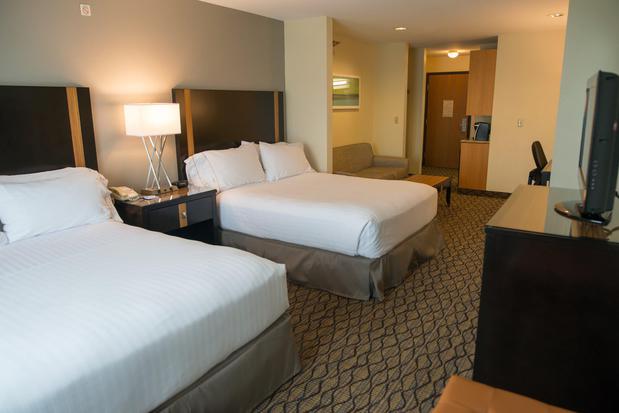 Images Holiday Inn Express & Suites Chanhassen, an IHG Hotel