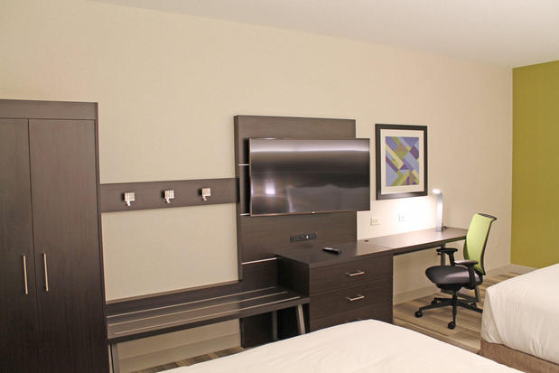 Images Holiday Inn Express & Suites St. Louis South - I-55 by IHG