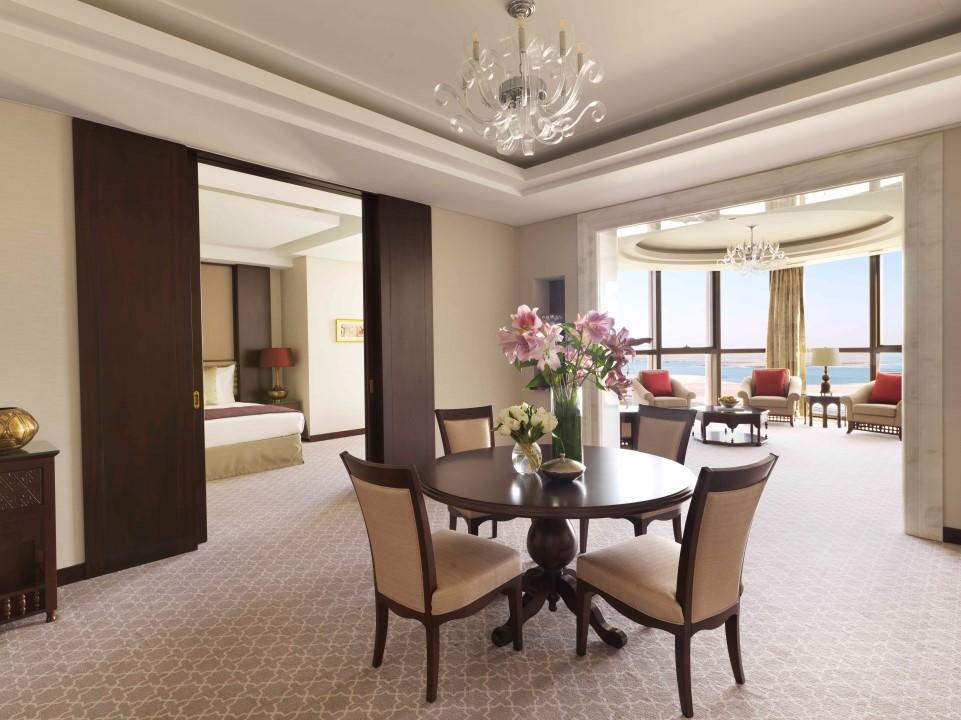 Bab Al Qasr Hotel