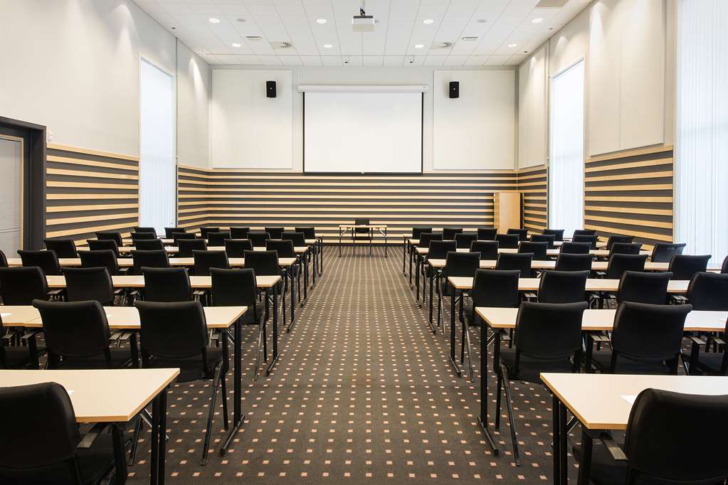 Images Park Inn by Radisson Oslo Airport Hotel West