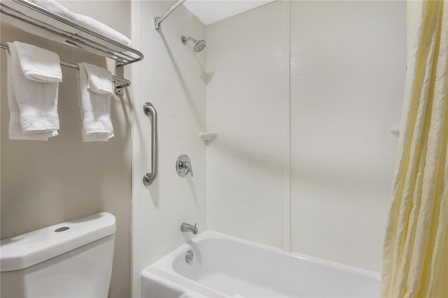 King Room - Pet friendly Bathroom