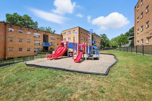 Images Huntwood Courts