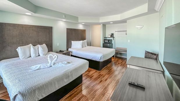 Images Boardwalk Inn & Suites