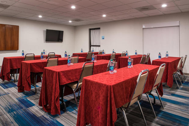 Images Holiday Inn Express & Suites Tampa-Anderson Rd/Veterans Exp, an IHG Hotel