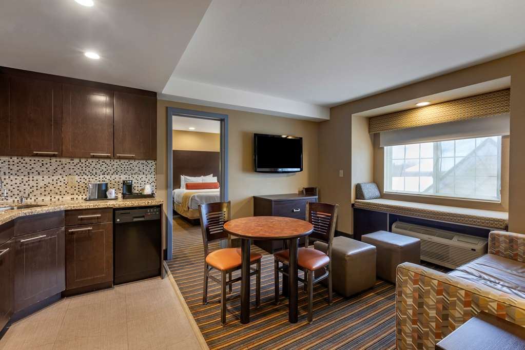 Images Best Western Plus Woodstock Inn & Suites