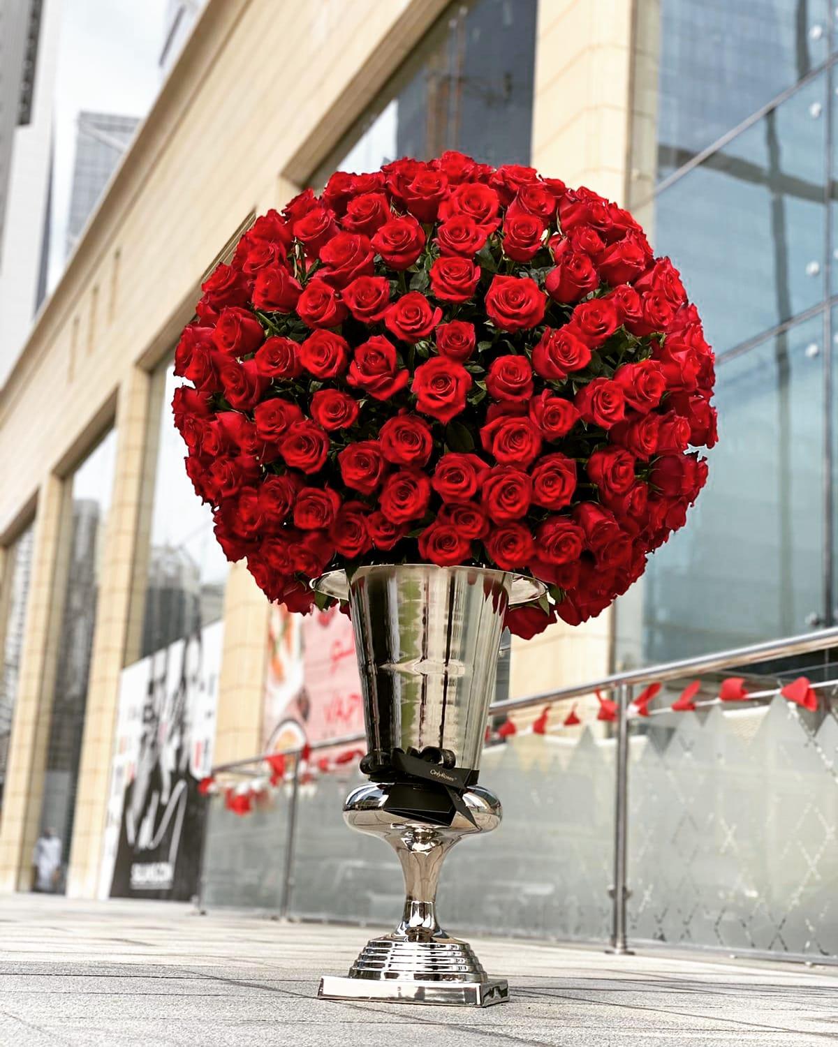 Infinite Rose Coliseum Urn with Red Classic Roses