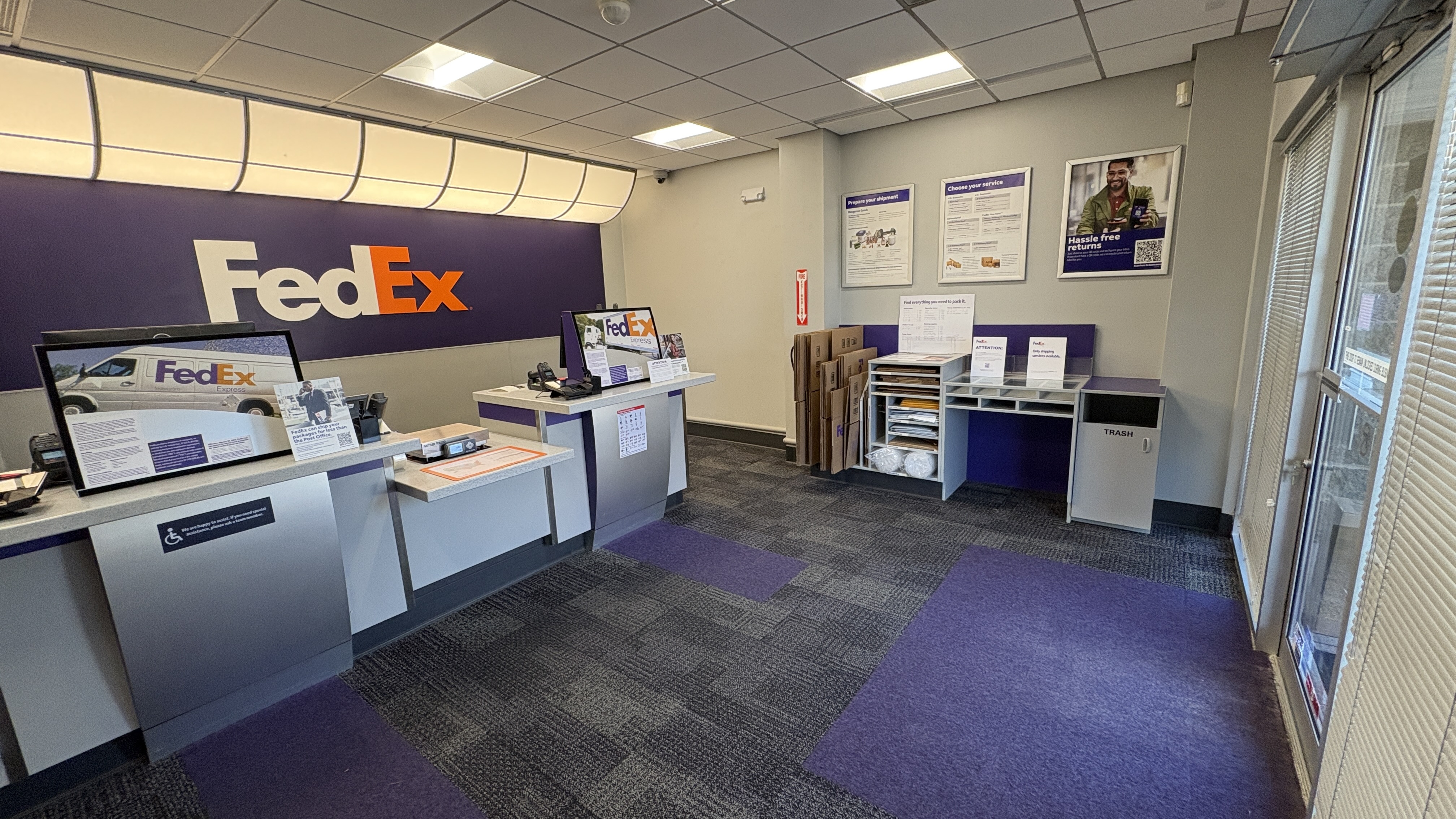 FedEx Office Ship Center Image