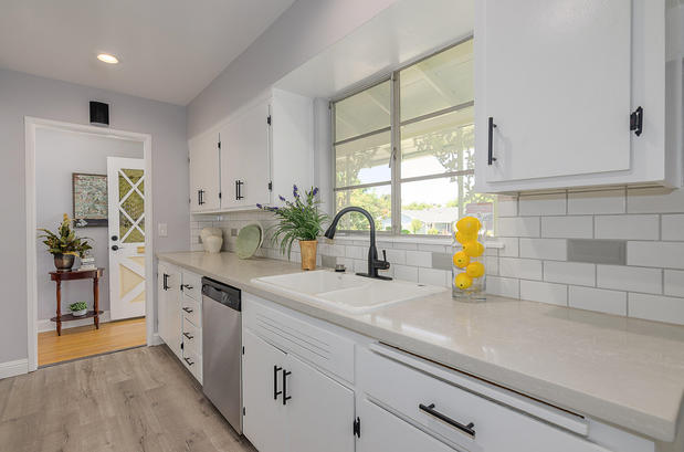 Images Amber Hom Realm Real Estate
