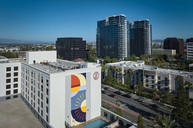 Images Hotel Zessa Orange County Airport, a DoubleTree by Hilton