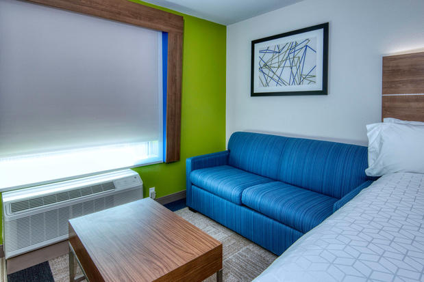 Images Holiday Inn Express & Suites Omaha Downtown - Old Market, an IHG Hotel