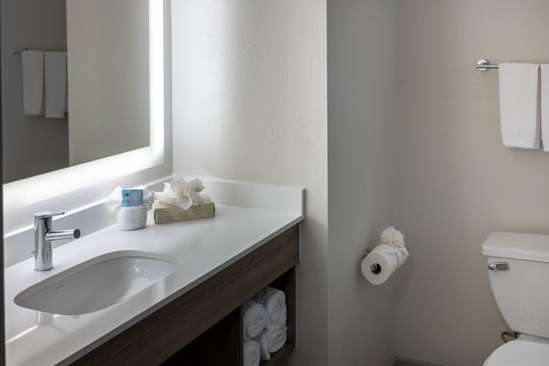 Images Holiday Inn Express & Suites Wichita Airport by IHG