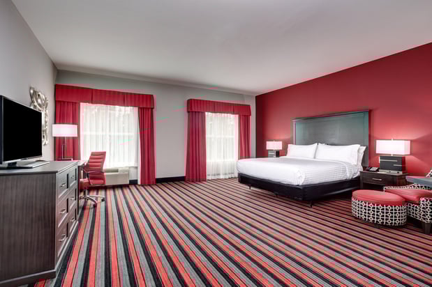 Images Holiday Inn & Suites Lafayette North by IHG