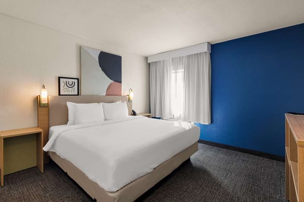 Images Spark by Hilton Fort Wayne