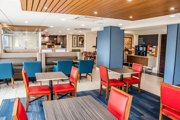Images Holiday Inn Express Allentown North by IHG