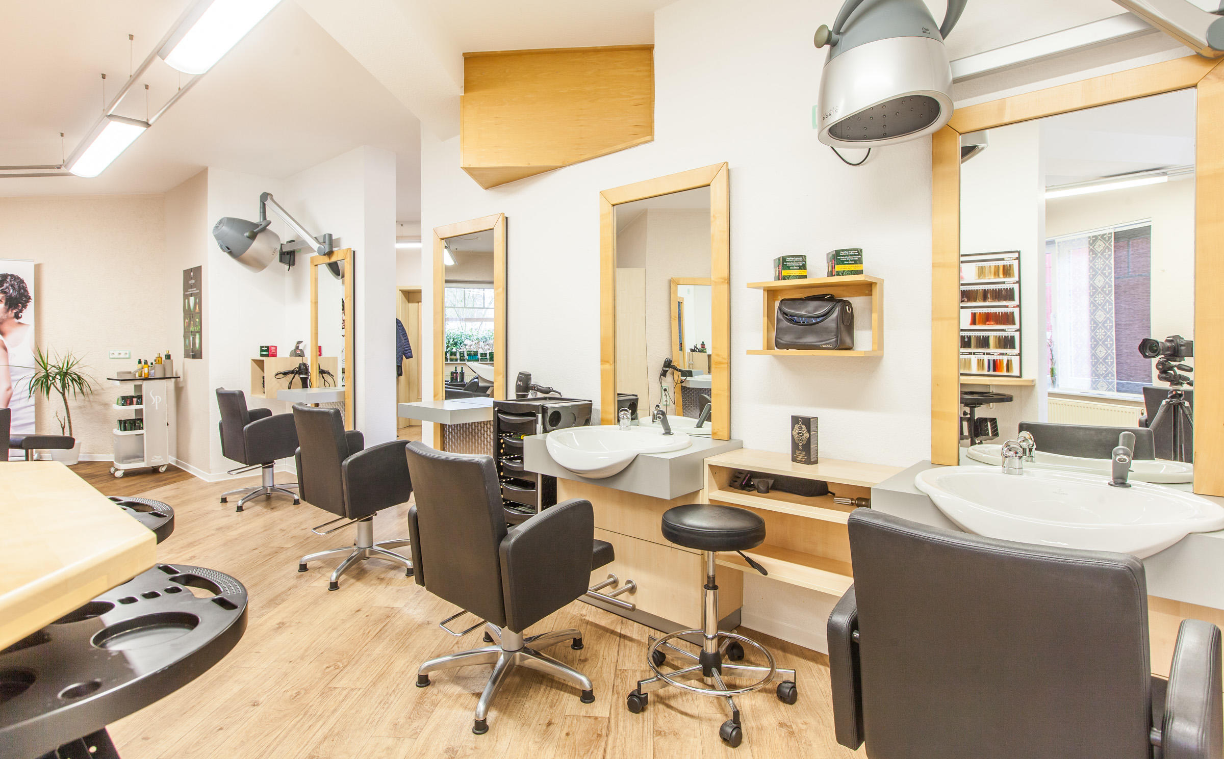 Friseur / Kosmetik Scholz, Hauptstr. 28B in Neerstedt
