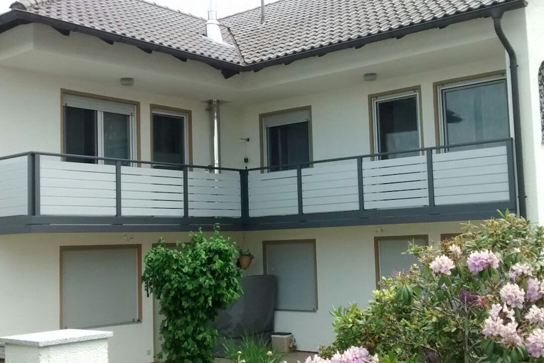 Altstetter Balkone, Krumbacher Straße 28 in Neuburg an der Kammel