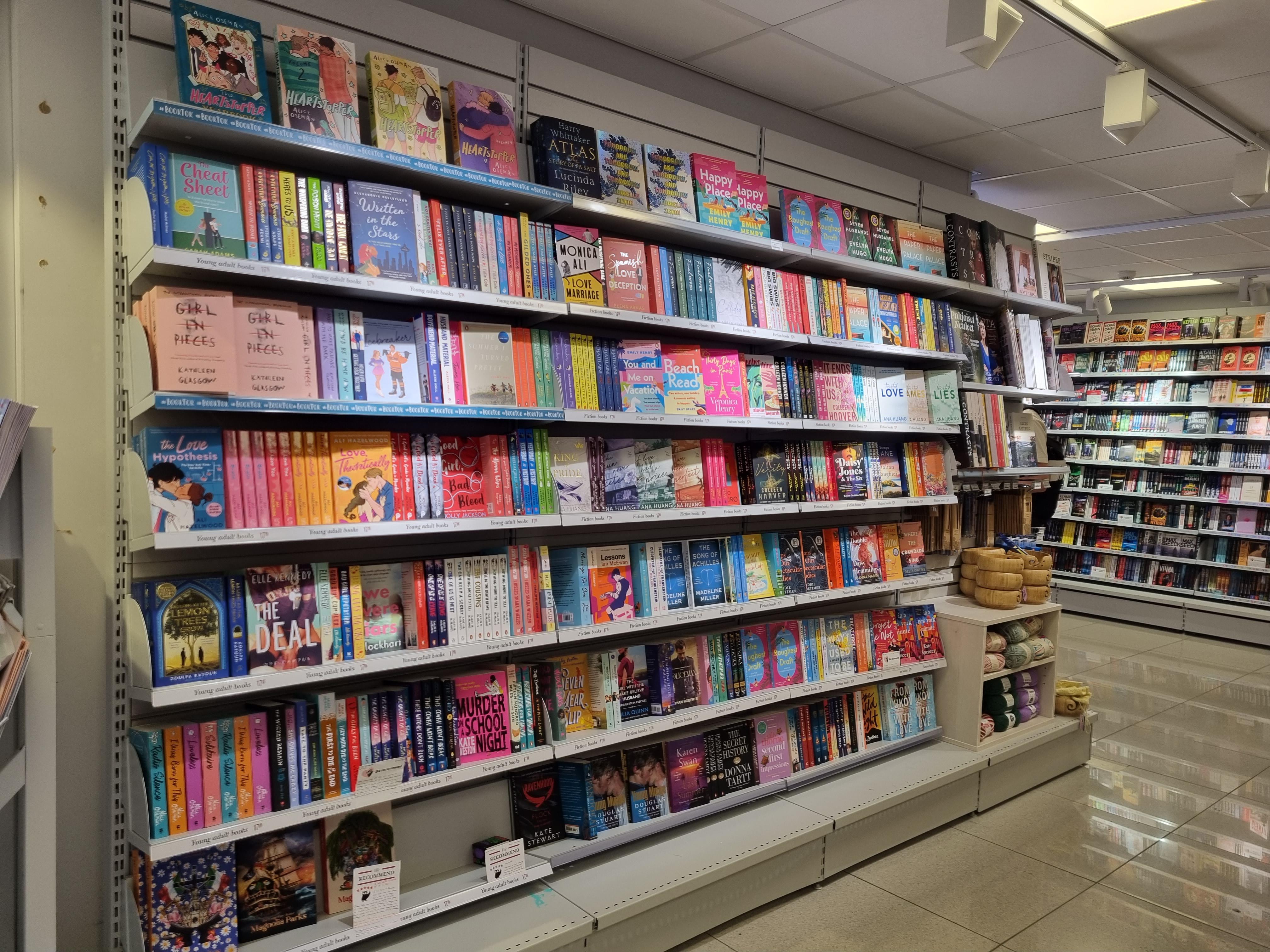 Images Suomalainen Kirjakauppa Vantaa Lentoasema Portti 29