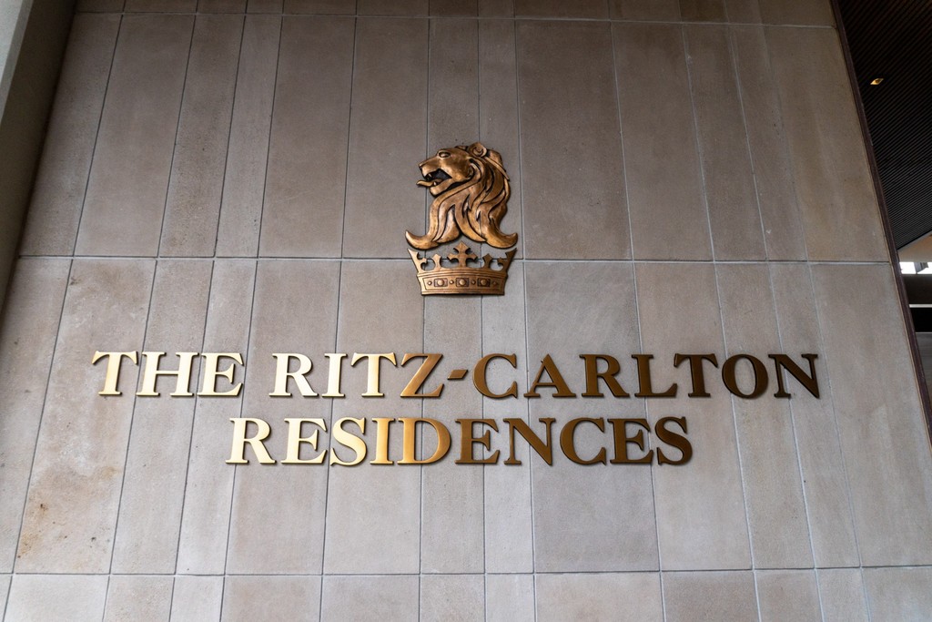 Ritz-Carlton Waikiki Hotel Limo Services