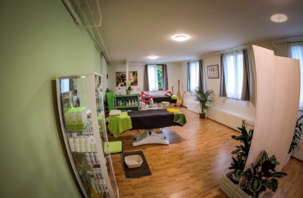 Body and feet, Bahnhofstrasse 14 in Mettmenstetten