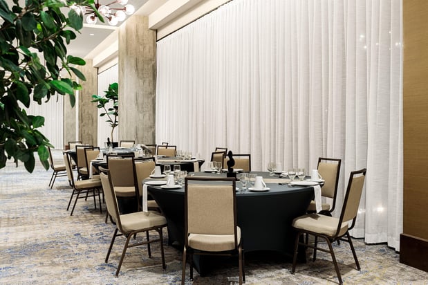 Images Holiday Inn & Suites Nashville Downtown - Broadway by IHG