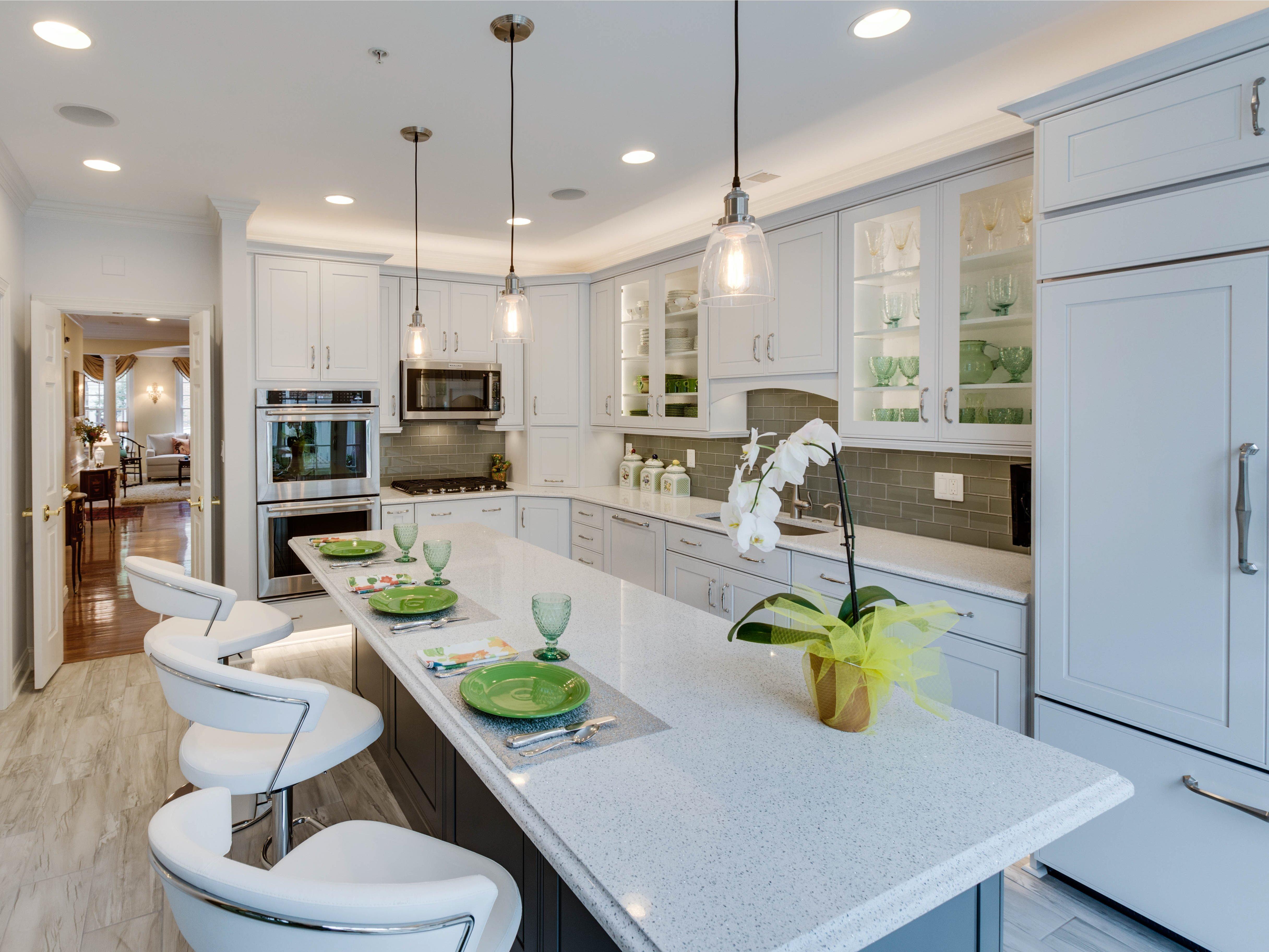 Crisp, bright and white kitchen cabinets light up this kitchen space.