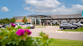 exterior photo of Aspirus Rhinelander Hospital main entrance
