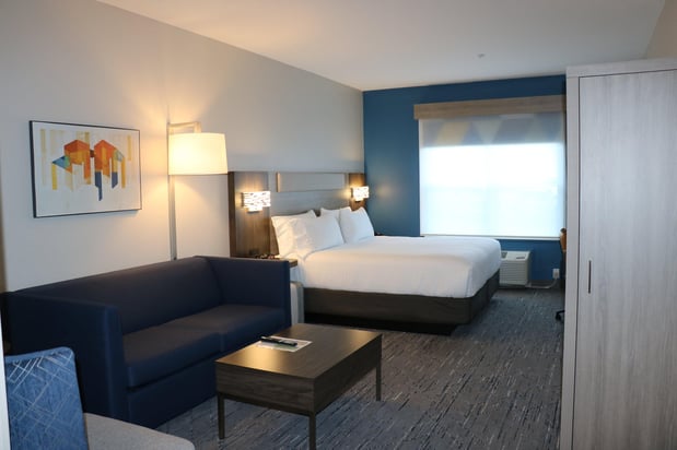 Images Holiday Inn Express & Suites Marquette by IHG