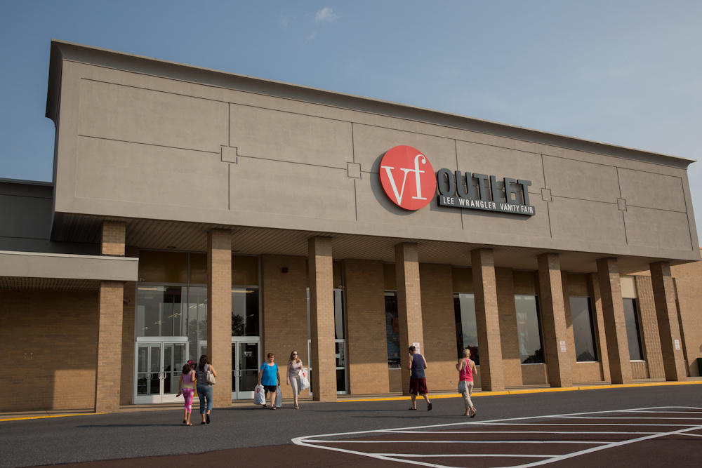 VF Outlet at County Line Plaza - Souderton Shopping Center