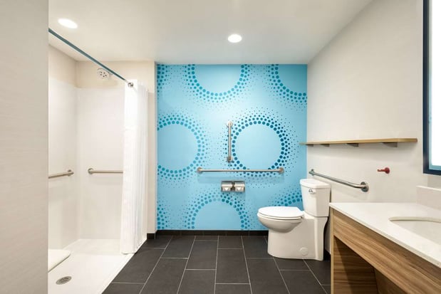 Images Tru by Hilton Cedar Rapids Westdale