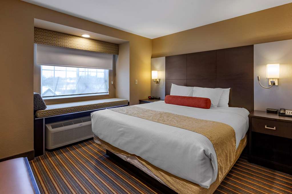 Images Best Western Plus Woodstock Inn & Suites