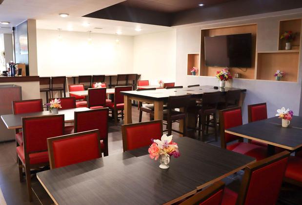 Images Holiday Inn Express Cedar Rapids (Collins Rd) by IHG