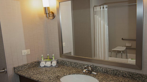 Images Holiday Inn Express & Suites Wichita Northeast by IHG