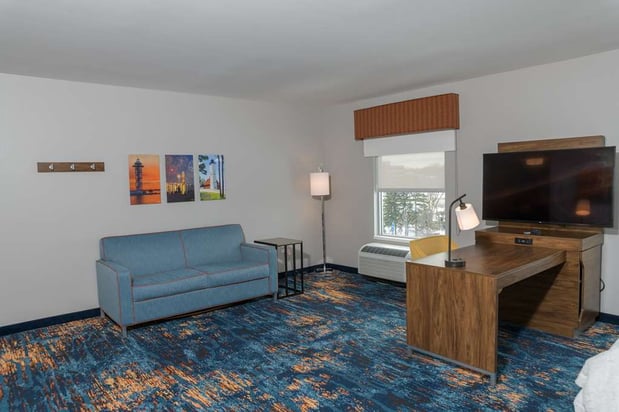 Images Hampton Inn & Suites Erie Bayfront