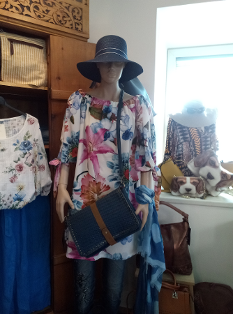 Franzis Italienische Mode, Dorf 73 in Vomp