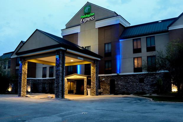 Images Holiday Inn Express Cedar Rapids (Collins Rd) by IHG