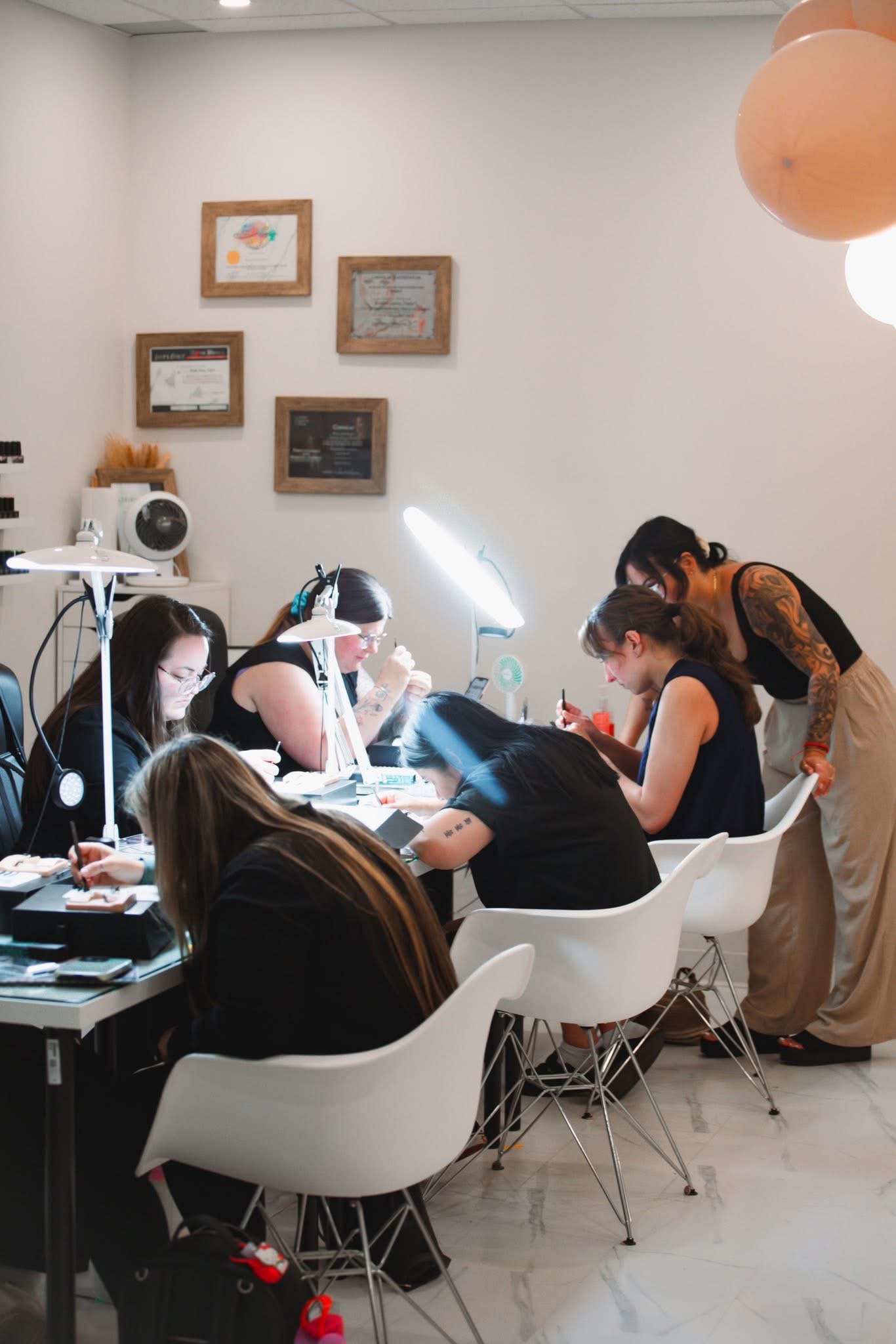 Images Lashista - Formation cils - Pose de cils - Produits de cils Longueuil
