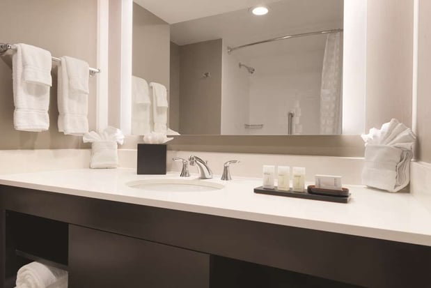 Images Embassy Suites by Hilton Milwaukee Brookfield