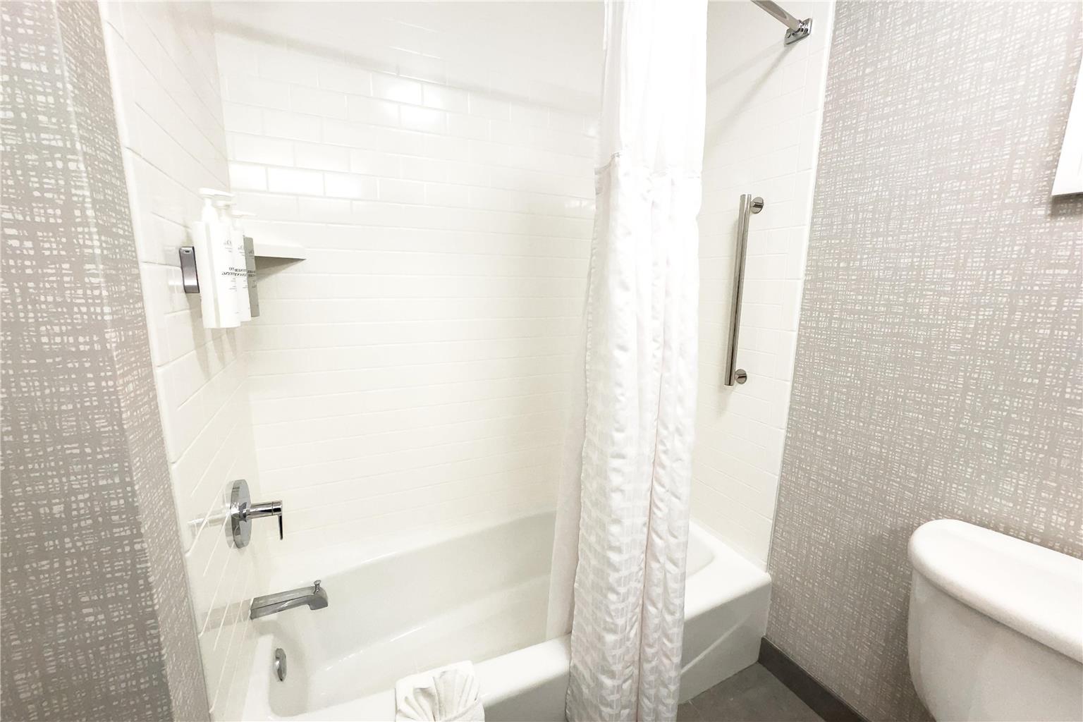 Guest room bath 